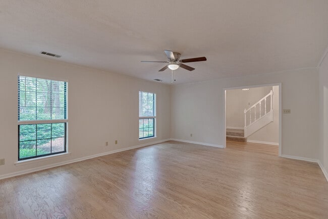 Photo - 130 Briarwood Ln
