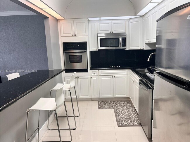 Building Photo - 19380 Collins Ave Unit 601