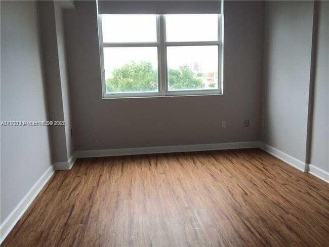 Photo - 3180 Coral Way Unidad 305