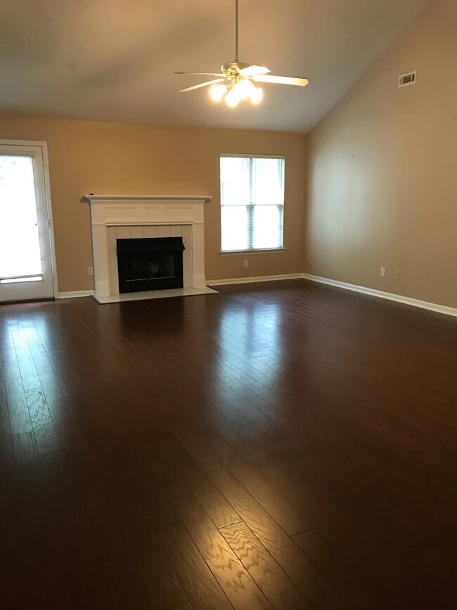 Photo - 110 Bridgeway Ln