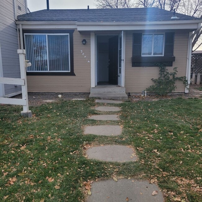 Building Photo - 2 Bed, 1 Bath Condo W/Detached 1 Car Garag...