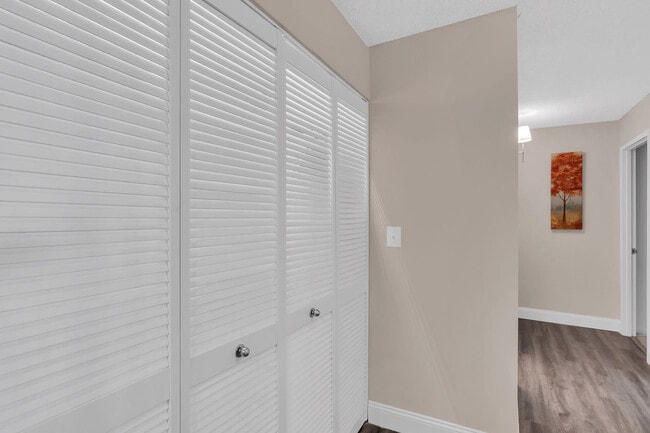 Photo - 2231 Crystal Dr Unidad ID1013819P