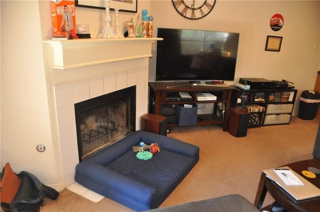 Photo - 609 E 49th St