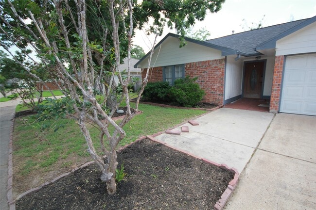 Building Photo - 22138 Birch Valley Dr