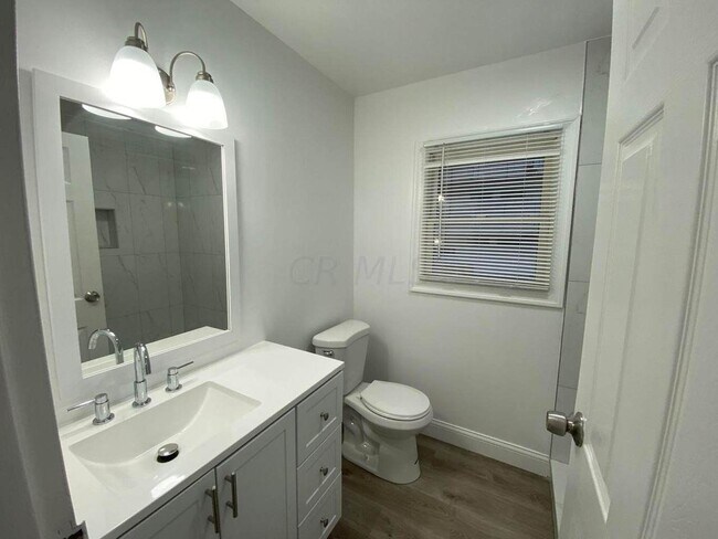 Photo - 3285 Sullivant Ave Unidad D