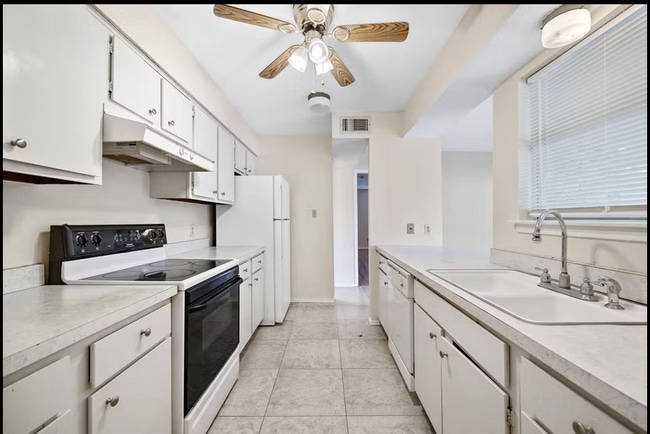 Building Photo - 4509 Altamesa Blvd Unit 4511 Altamesa