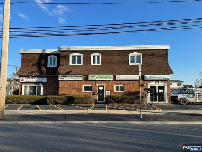 Building Photo - 242 Washington Ave Unit D