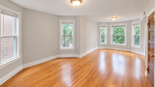 Building Photo - 2833 N Albany Ave Unit 2A