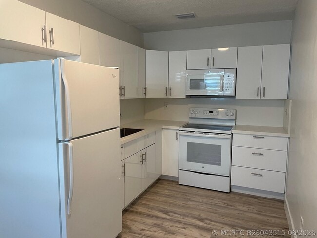 Photo - 630 N 69th Ave