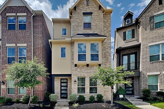 Building Photo - 2232 Palomino St