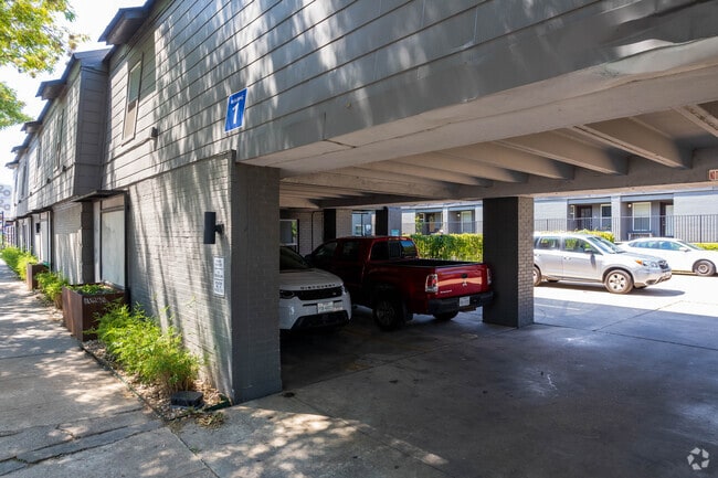 Photo - 2020 Congress Ave S