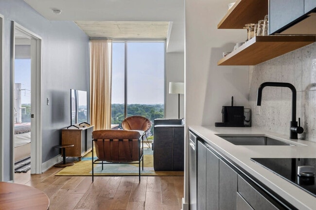 Photo - 48 East Ave Unidad FL11-ID1023989P