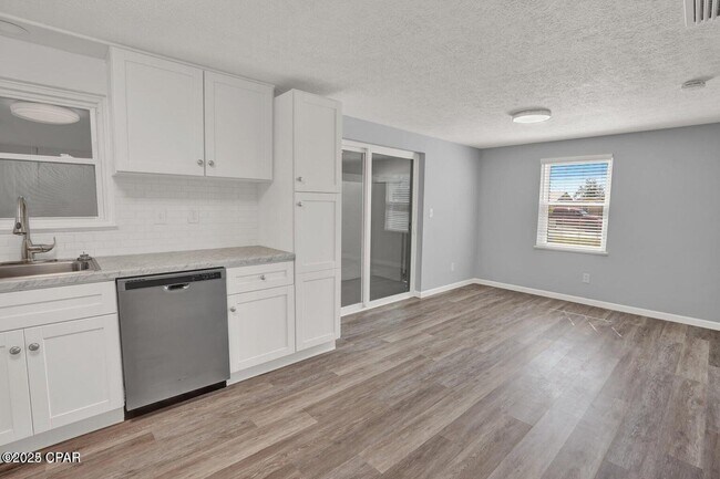 Photo - 6325 Pridgen St