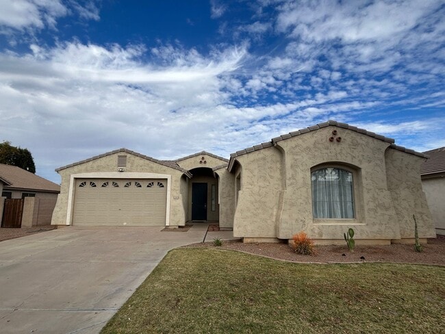 Building Photo - 2202 W Carter Rd