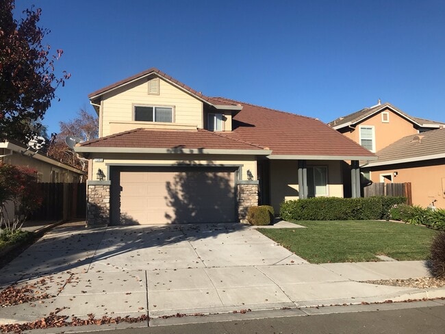 Large Home in Parklands at Laurel - Large Home in Parklands at Laurel