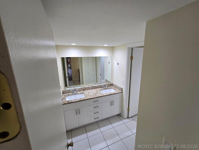 Photo - 3232 Meridian Way N