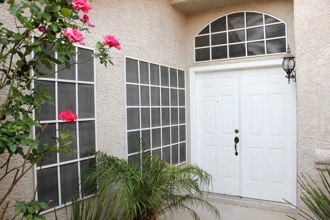 front - 730 Altacrest Dr