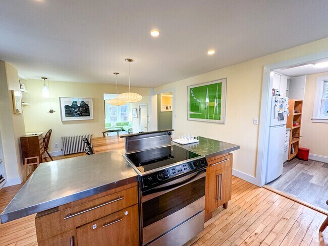 Building Photo - 3 Howland St Unit . Rental