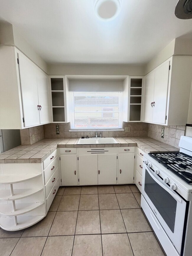 Photo - Charming 2 Bedroom Cottage in the Heart of Downtown Paso Robles! AVAILABLE July 1st, 2026 **DO NO...