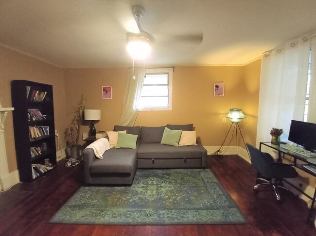 Photo - 1032 Curran St NW