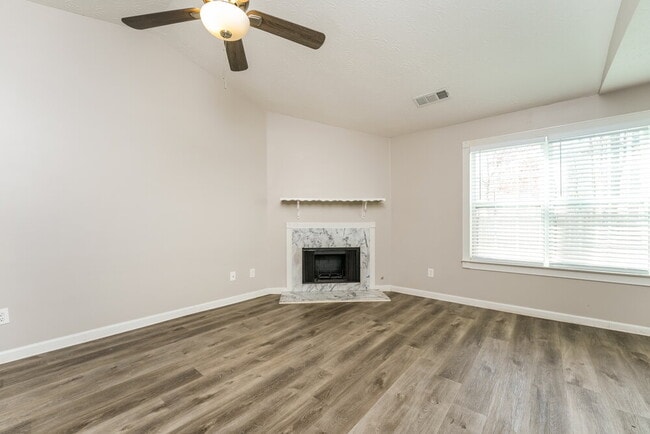 Photo - 731 Sugar Oak Ln