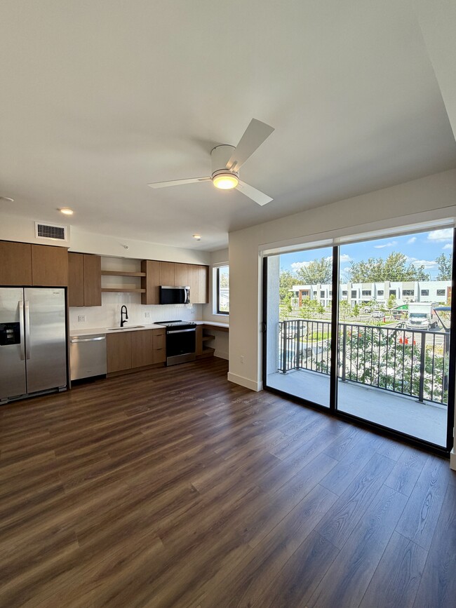 Building Photo - 2804 NW 2nd St Unit S2