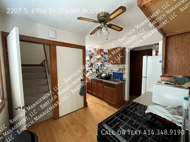 Photo - 2207 S 69th St