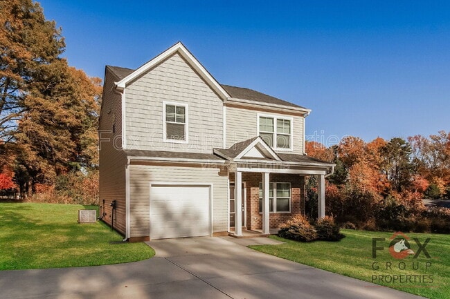 Building Photo - 467 Elm St