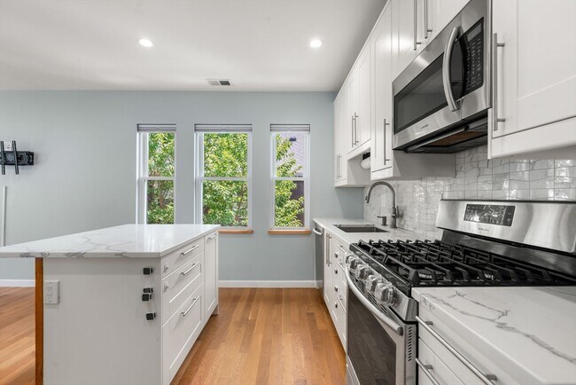 Photo - 574-576 Lagrange St Unit 576