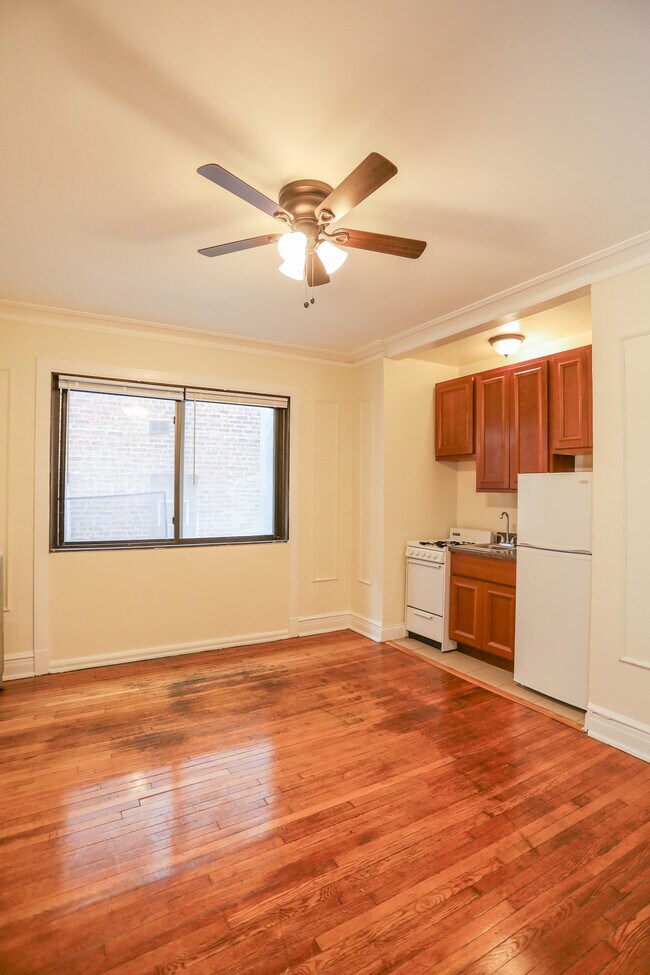 4546 N Malden St Unit 106