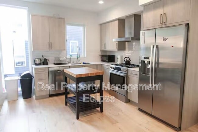 Photo - 8819 Midvale Ave N Unit D