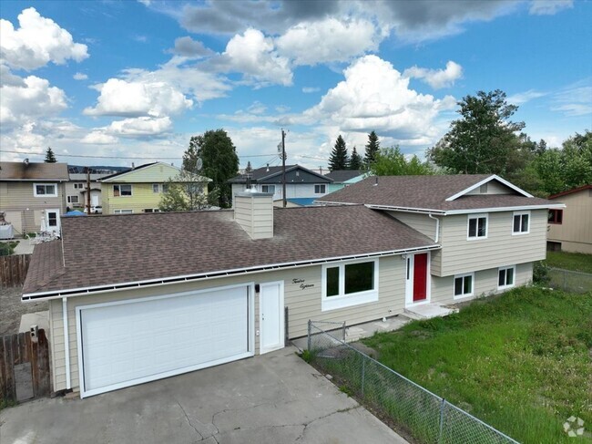 Building Photo - Beautiful Newly Remodeled 3-Bedroom Home i...