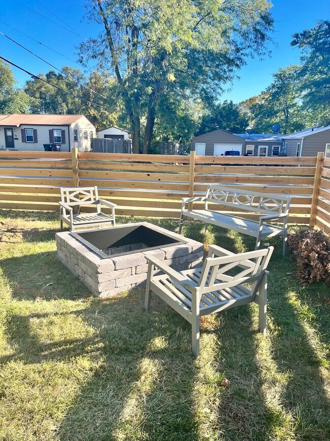 Photo - 801 N 77th Ave