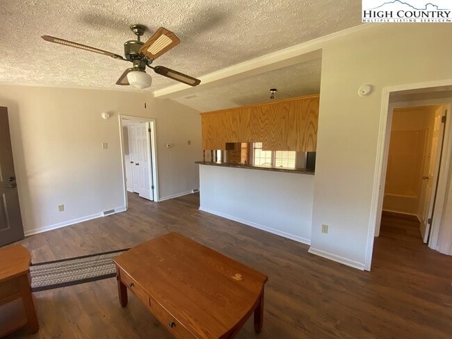 Photo - 462 Hartsoe Rd