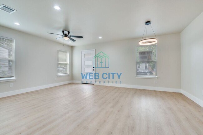 Photo - 2546 Kathleen Ave