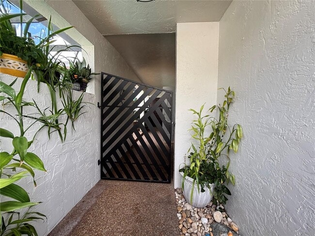 Building Photo - 10900 NW 24th St Unit A