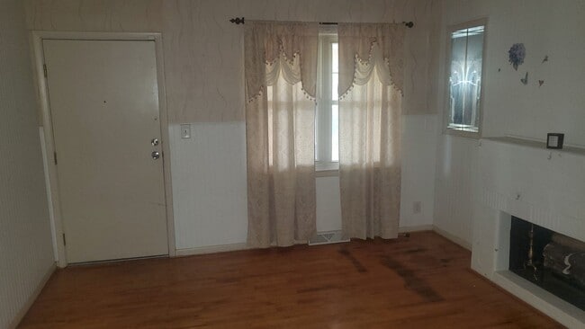 Photo - 534 W 3rd St