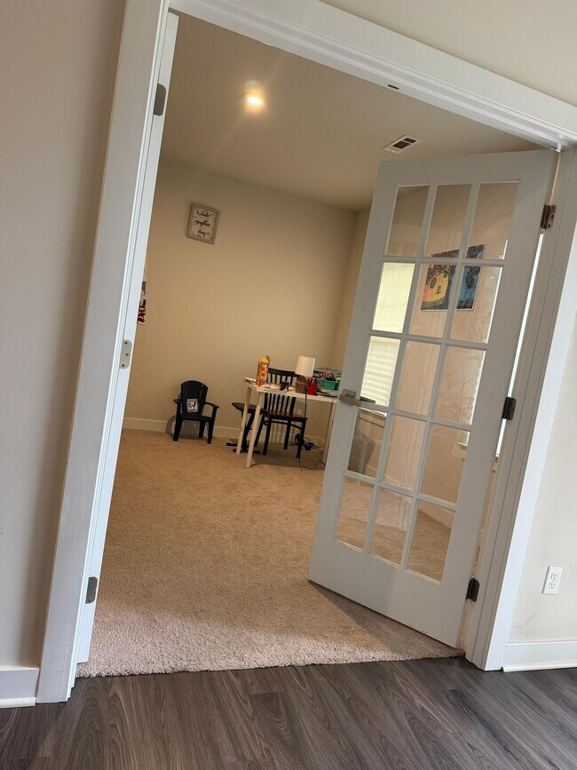 Photo - 300 Finnegan Ct