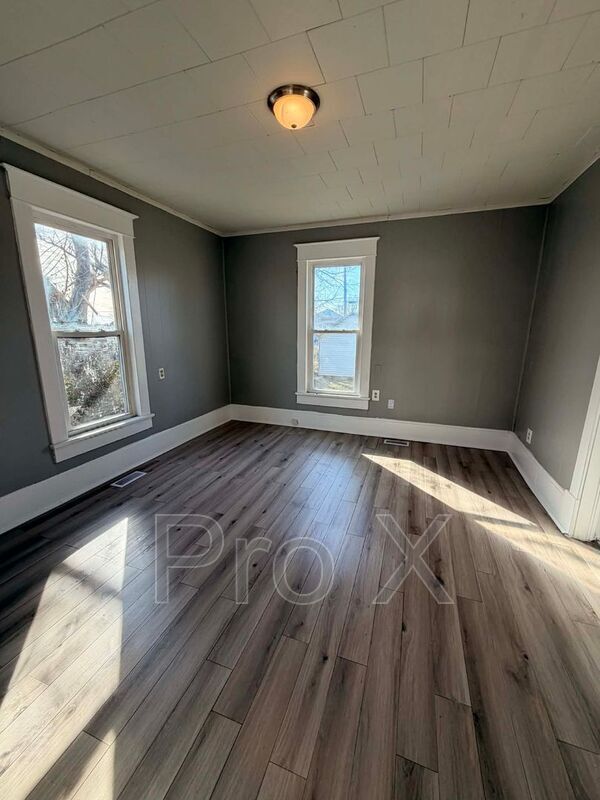 Photo - 2116 S Moffet Ave