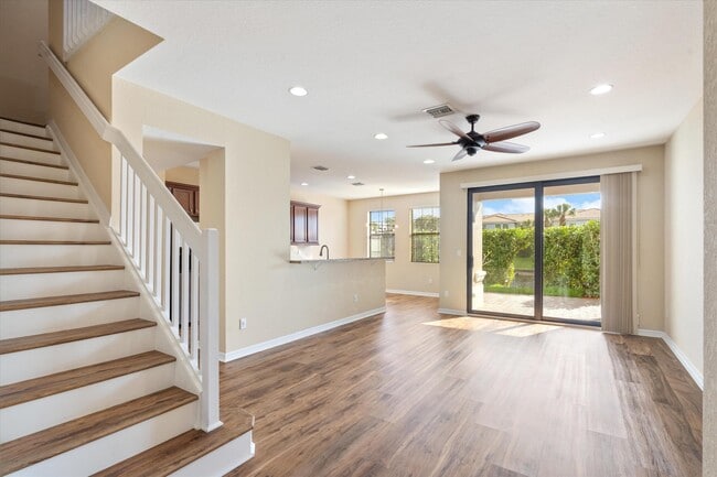 Photo - 119 Gramercy Square Dr