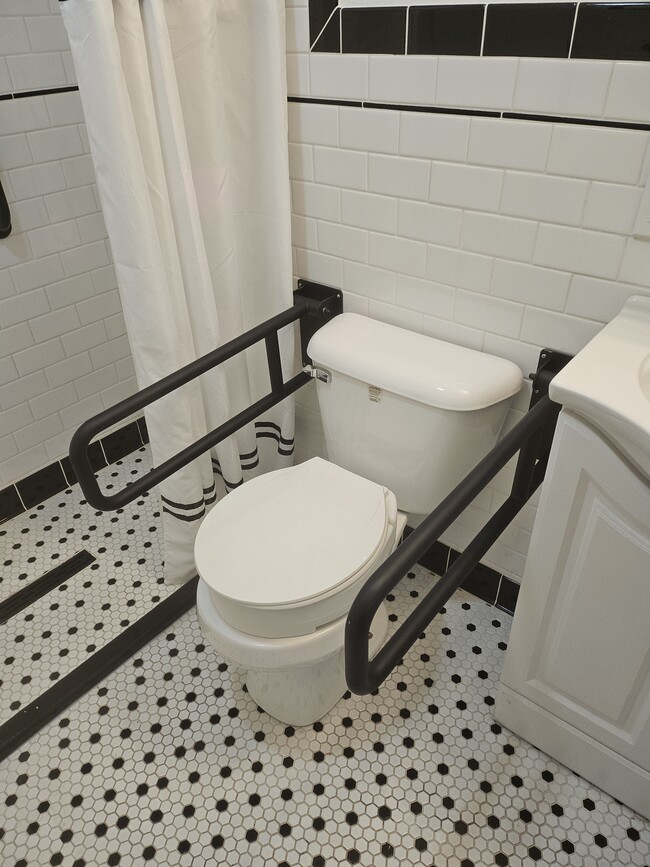 Bathroom - 2974 S Loomis St Unit 1st Floor (front building)