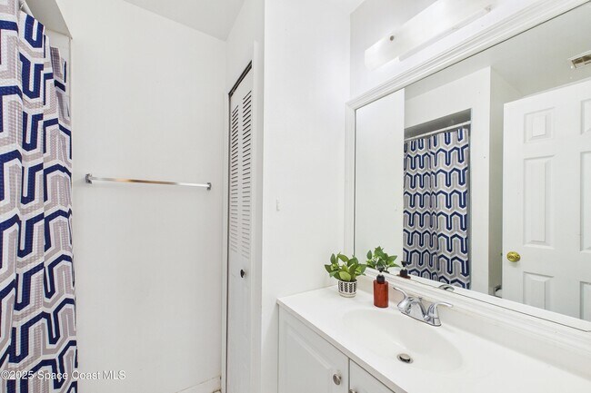 Photo - 3021 Sir Hamilton Cir Unit 11
