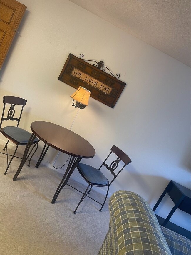 Photo - One bedroom one bathroom unit in Highland ...