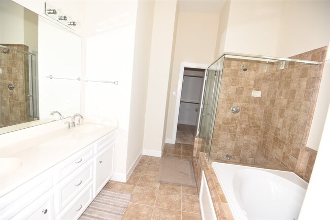 Building Photo - 11607 Main Pine Dr