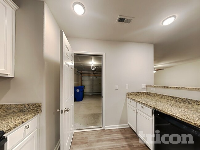 Photo - 1008 River Crest Ct