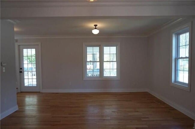 Photo - 203 Curry Ave