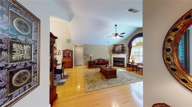 Photo - 100 Highlands Ridge Pl SE