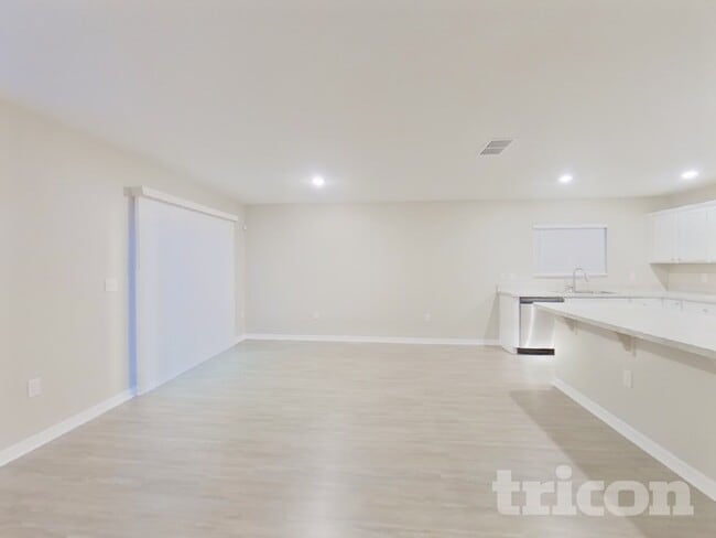 Photo - 1725 Garden View St