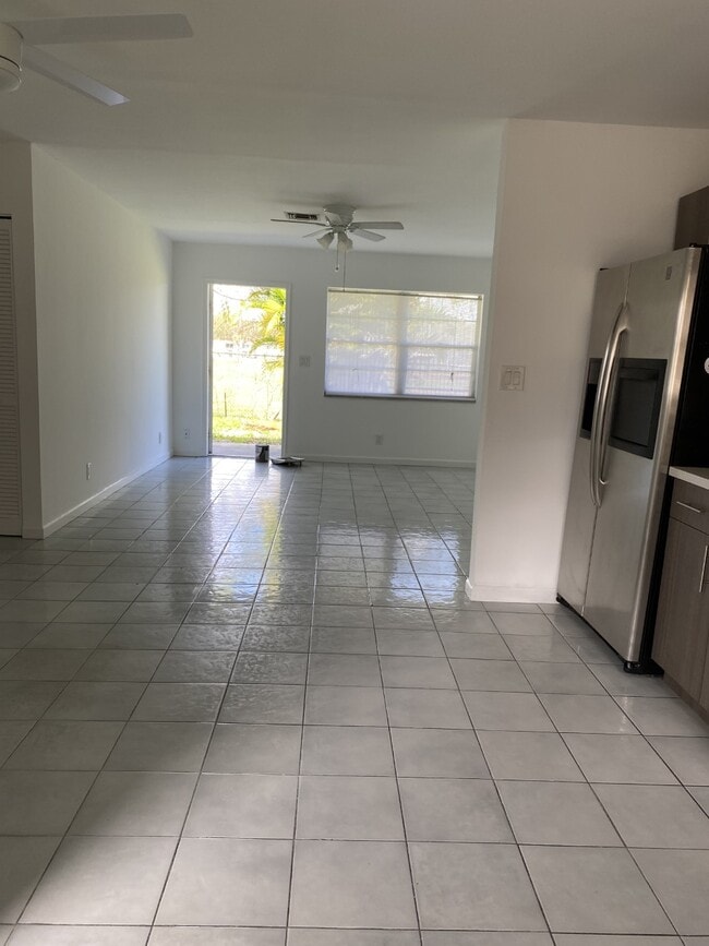 Photo - 3435 SW 62nd Way Unit B