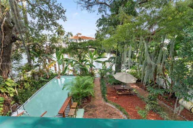 Building Photo - 918 Tequesta St Rental